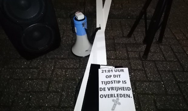 Rechts In Verzet Voert Protest Bij Raadhuis Tegen Avondklok Hcnieuws Nieuws Uit De Regio Hoofddorp