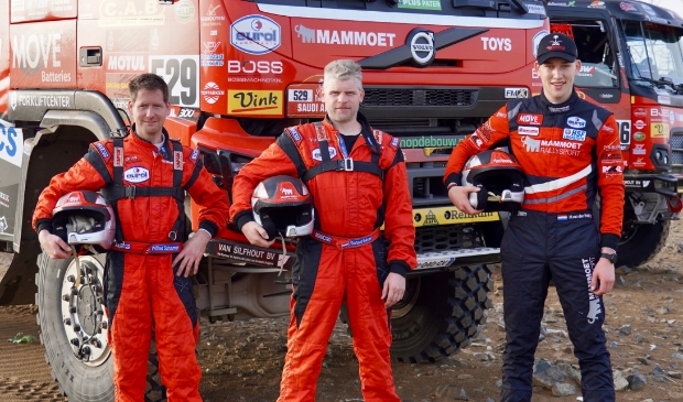 <p>Mitchel van den Brink (rechts) en zijn co-piloten Wilfred Schuurman (links) en navigator Richard Mouw (midden).</p>