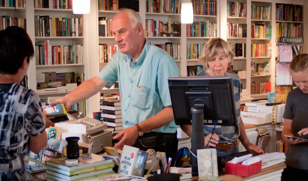 Nanda en Rico Pettinga in de boekwinkel