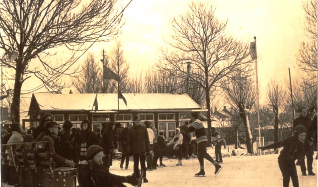  Foto van de  oude ijsbaan in Wijk a. 