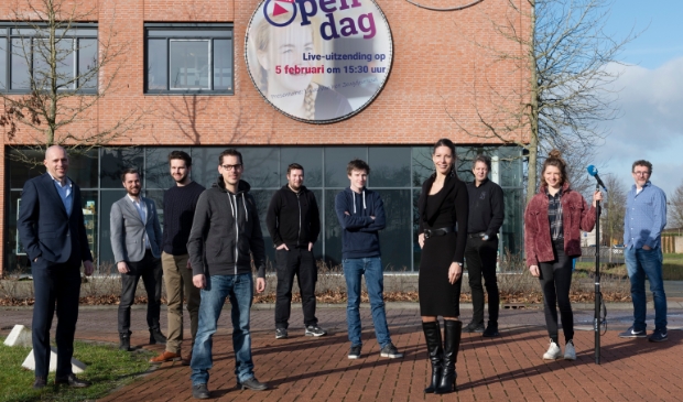 <p>Tijdens de online open dag vertellen Tessa Veldhuis en Lucas Meerendonk over hun eigen schooltijd</p>