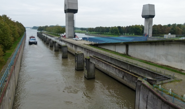 <p>Hoogwaterkering Ravenswaaij</p>