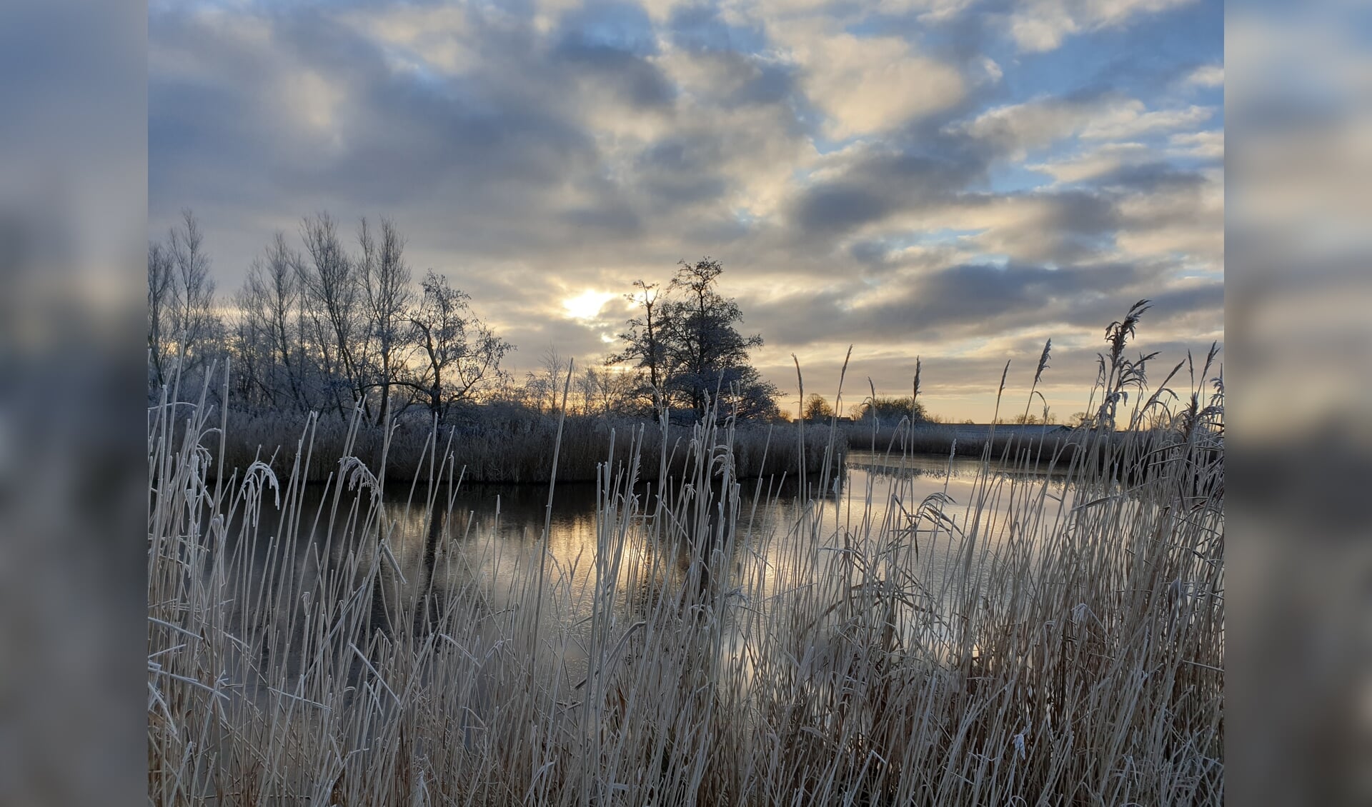 De zonsopgang in de Waver, een klein beetje winter. 
