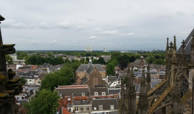 Provinciehuis en domkerk op de achtergrond