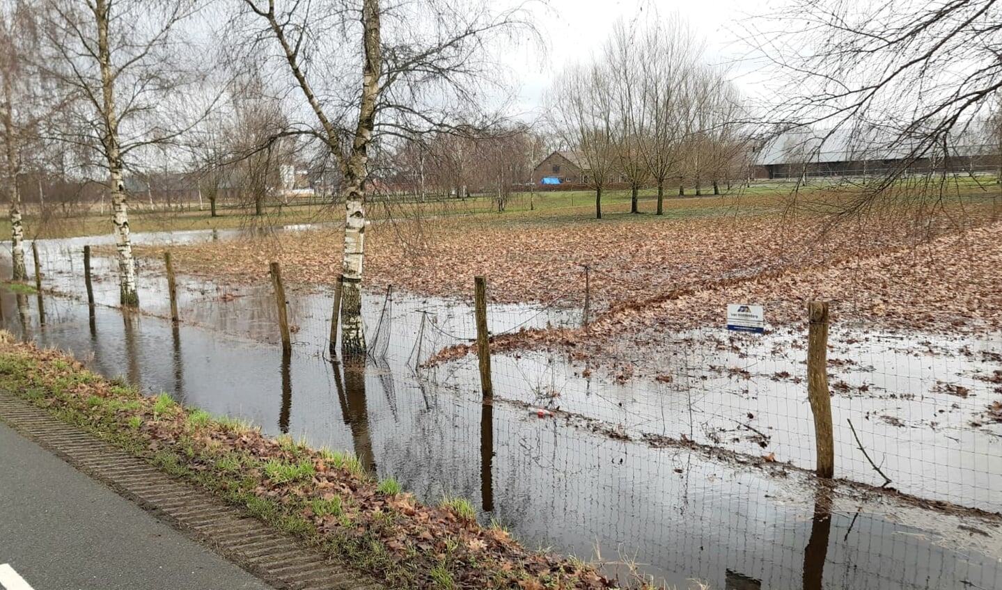 Overvolle sloten in de buurt van Harskamp.