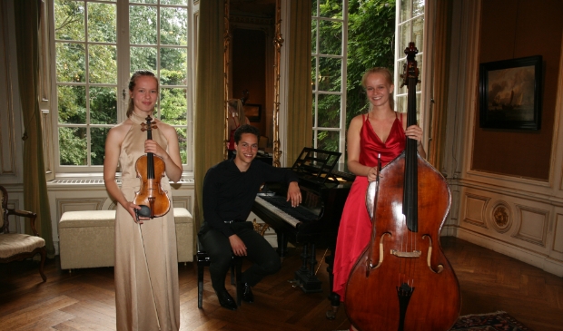 Hawijch Elders, Nikola Meeuwsen en Sasha Witteveen.
