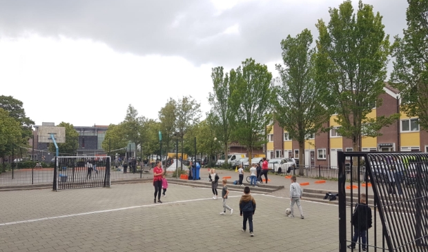 Carlijn aan het werk op een van de pleintjes in Haarlem