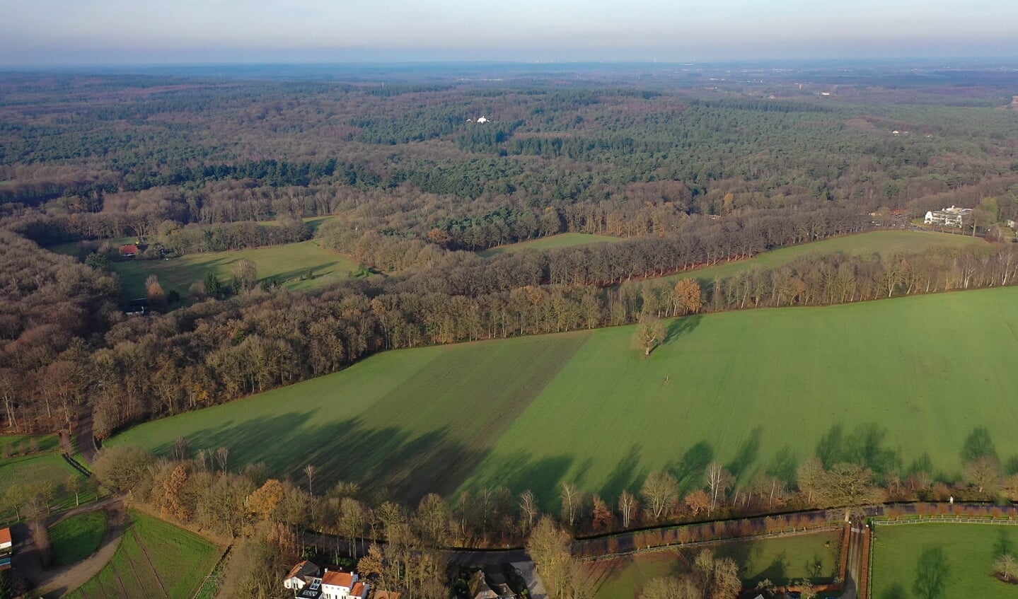 De Broekhuizerlaan en het Hoekendaalse laantje in december 2020, in beeld gebracht door de lokale dronefilmer Arie Rebergen.