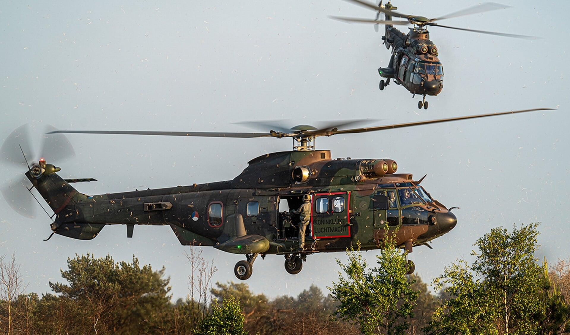 Cougar-transporthelikopters doen mee aan de oefening.