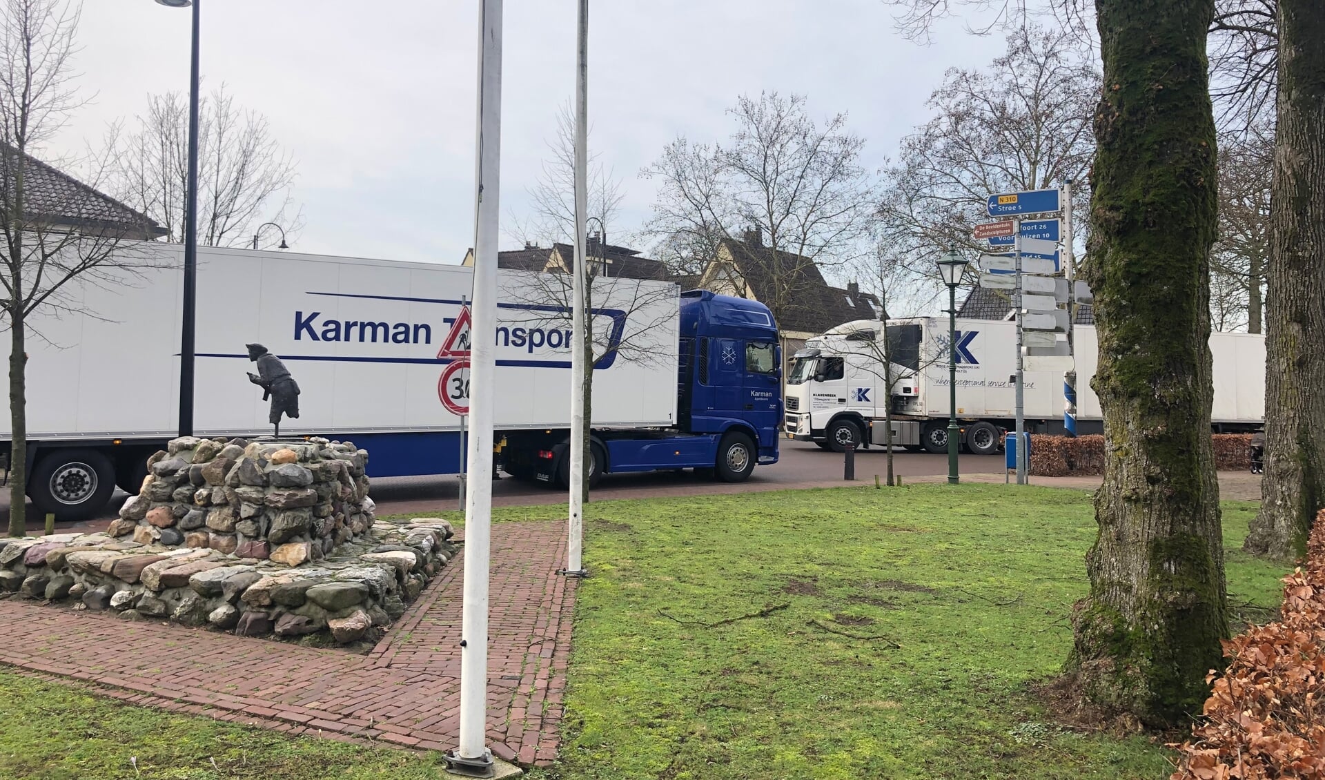 De overlast door vrachtwagens in het centrum van Garderen is een hardnekkig probleem.