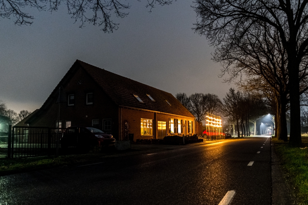 <p>Verlaten wegen vanwege de avondklok.</p>
