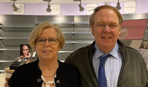 <p>Francis en Kees Janmaat stoppen na 49 jaar DA-drogist in Driebergen.</p>