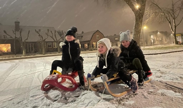 Elizabeth en Sarah zijn nichtjes van Emma en kwamen speciaal uit Renswoude naar Barneveld om samen te sleeën!