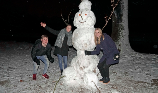 <p>Sneeuwpop bij de Koewei.</p>