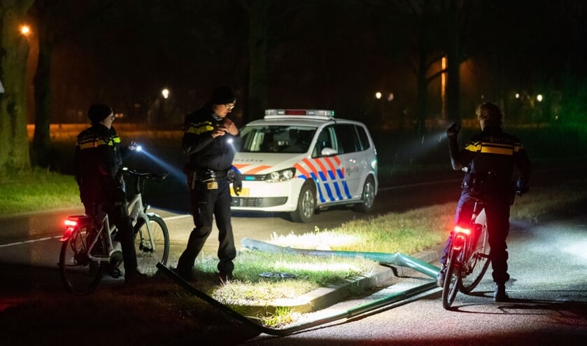 Het vernielde hek aan de Romeinbaan