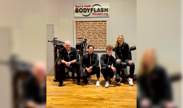 <p>Kees, Wingman John Weststrate, zoon Hugo en Margriet Vink van Sport & Health Bodyflash in Woudenberg.</p>