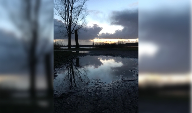 Plas voor de poel en Urbanuskerk