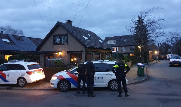<p>De politieauto's werden elders geparkeerd</p>