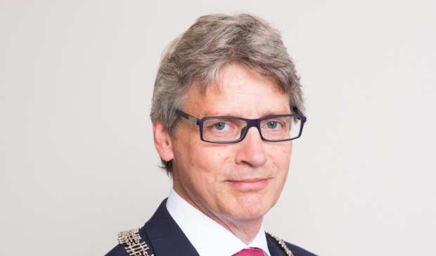 <p>Burgemeester Lucas Bolsius: ,,We willen ervoor zorgen dat vluchtelingen op een goede en menselijke manier worden opgevangen.''</p>