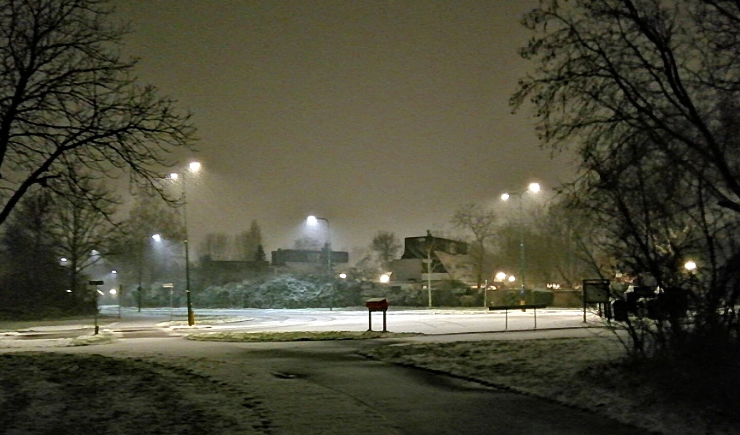 De kruising van de Middenweg en de Beekridder.