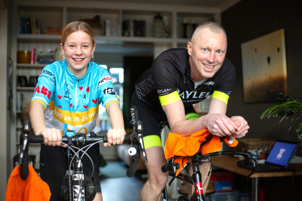 <p>Sebastiaan Kuijper doet mee aan fietsactie voor het goede doel in de strijd tegen kanker. Ook dochter Maryse is van de partij.</p>