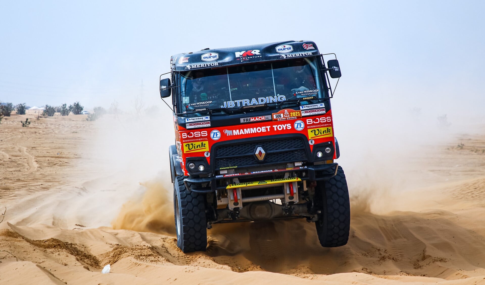 Martin van den Brink blijft constant presteren in de Dakar Rally. In de zevende etappe werd hij zevende en staat algemeen ook zevende.