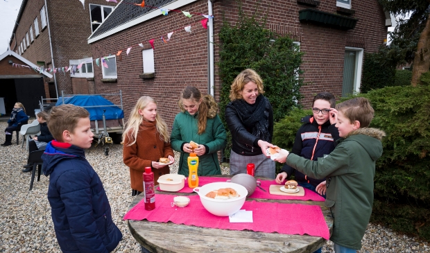 <p>Broodjes Frikandel voor leerlingen</p>