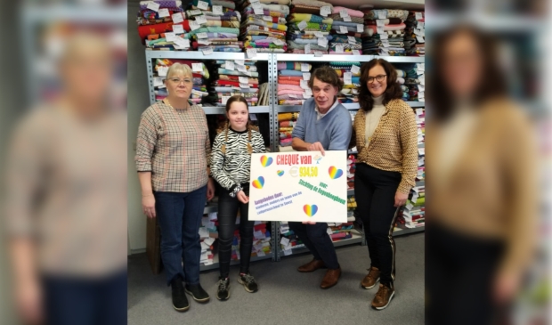 Ludgerusschool geeft cheque
