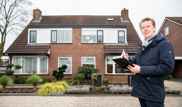 <p>Makelaar Hans van Wolfswinkel van Wolfsgoed Makelaardij taxeert jaarlijks meer dan honderd woningen in de regio Barneveld.</p>