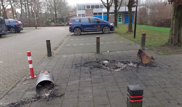 Vuurwerkresten voor de Rijnzaal in Bunnik