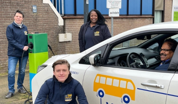 Gerda, Dina, Olaf (voor) en in de auto James