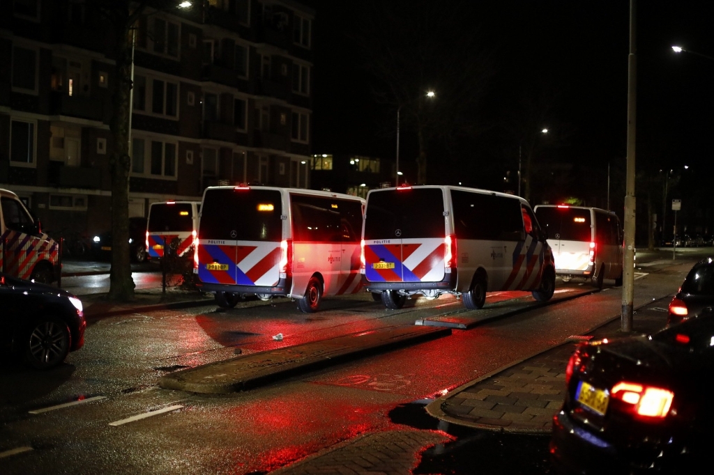 <p>Politie rukte in grote getale uit om rellen te voorkomen in Schalkwijk.</p>