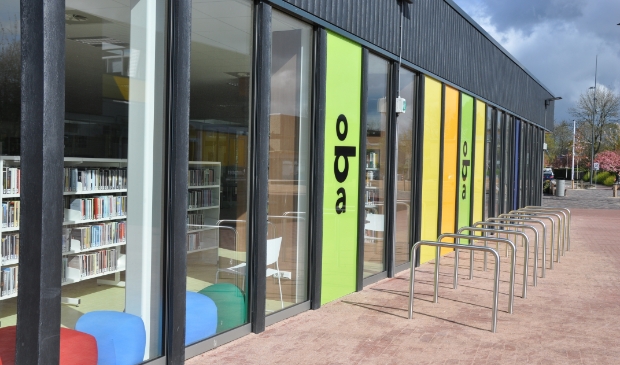 <p>De bibliotheek is weer een keer per week open voor het afhalen van boeken.</p>