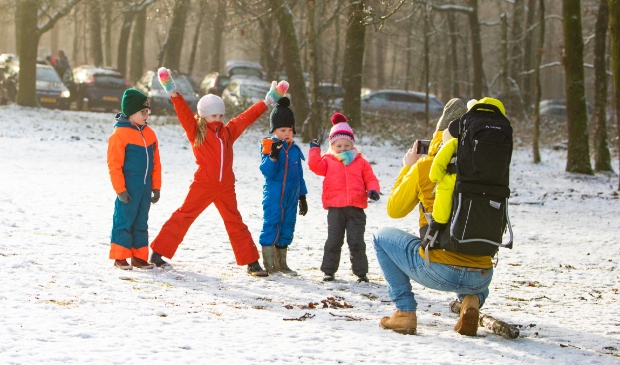 <p>Genieten van de sneeuw in Lage Vuursche.</p>