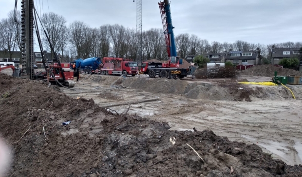 <p>Na de sloop vangen direct de werkzaamheden voor de fundering aan</p>