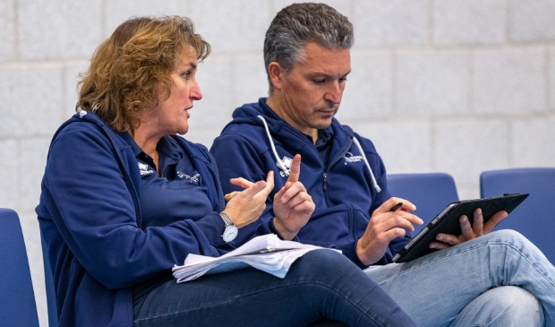 <p>Vera Koenen en Mark Roper aan de slag bij Sliedrecht Sport.</p>