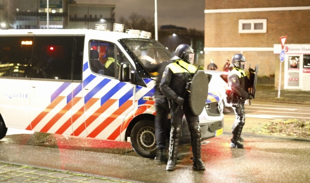 <p>Maandagavond werd de ME ingezet bij de rellen in Schalkwijk.</p>
