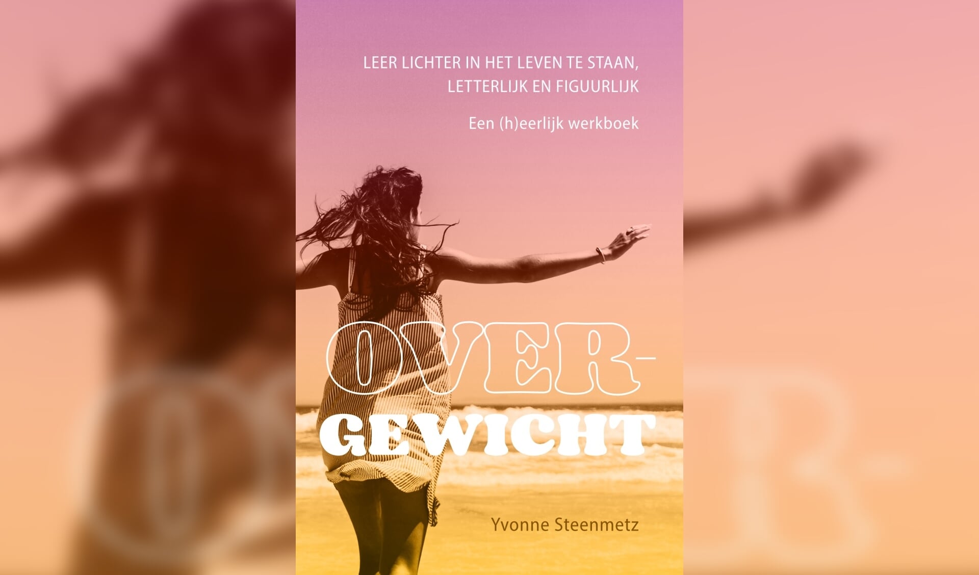 voorkant boek, blije vrouw op strand