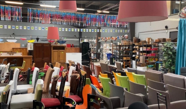 Zelfs de winkel wordt nu steeds voller als opslagruimte voor het Kringloopcentrum Amersfoort-Leusden.