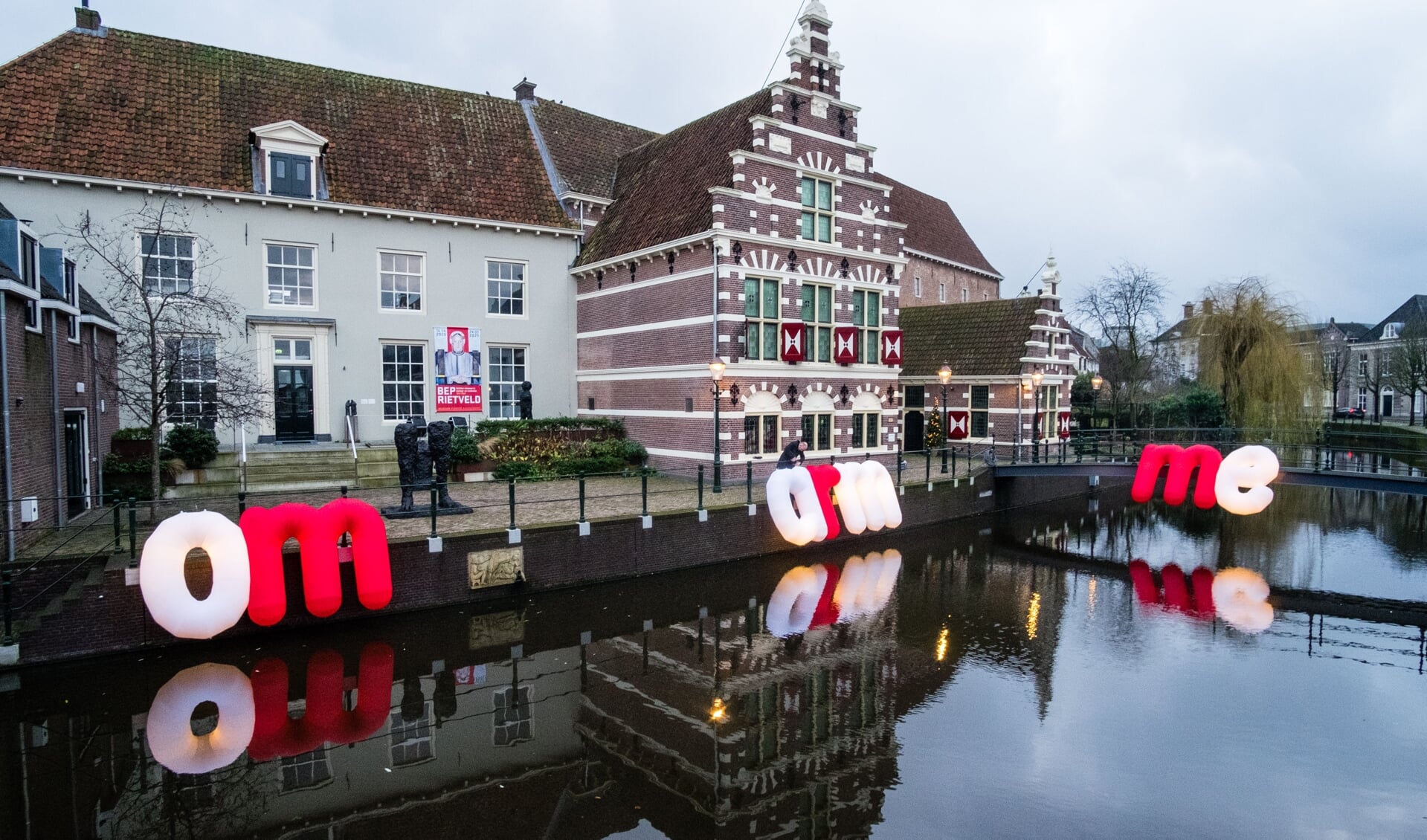'Het zou mooi zijn als er uiteindelijk een vaste plek komt voor het kunstwerk', zei stadsdichter Jacques de Waart. In januari prijkte het bij museum Flehite.