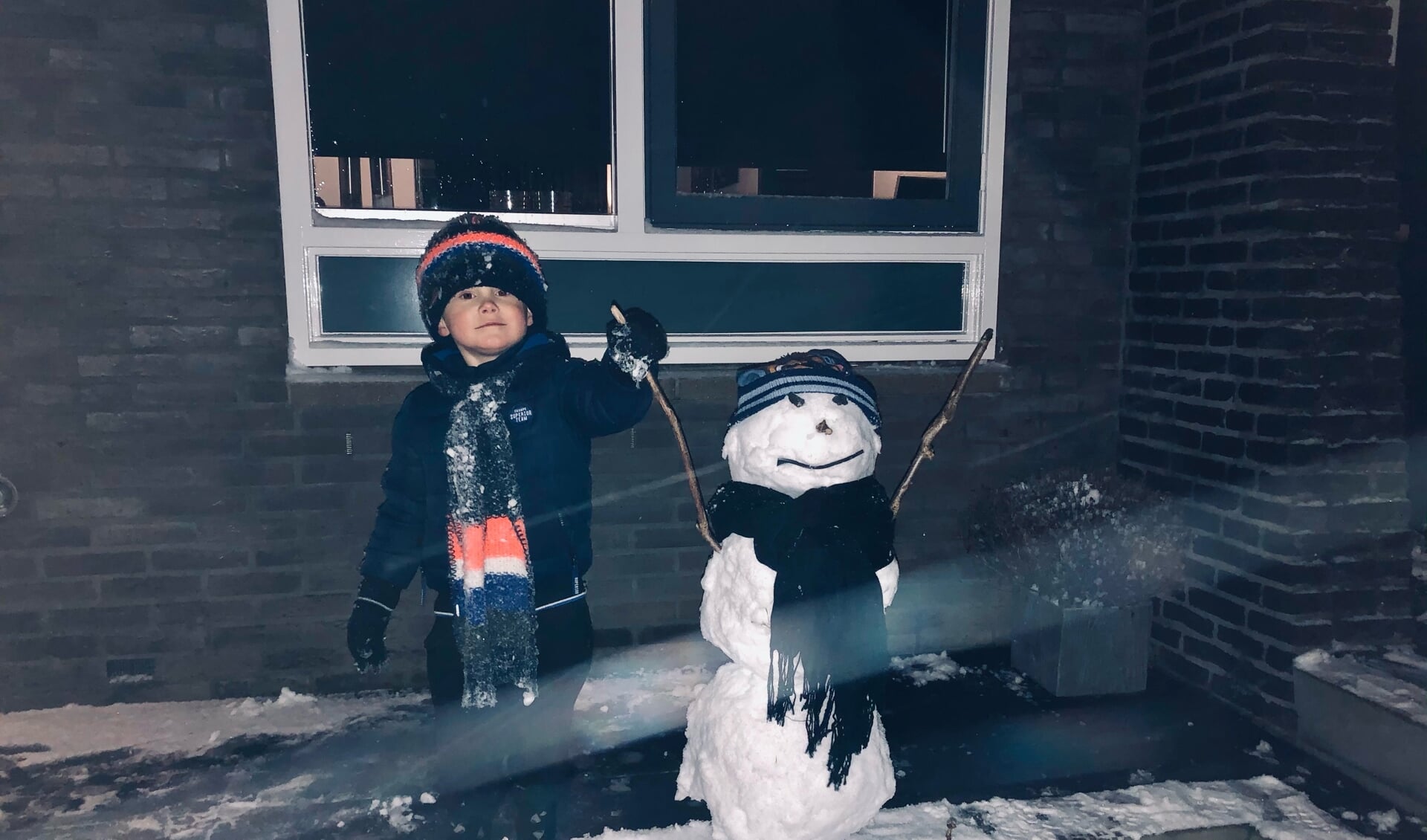 Milan met zijn sneeuwpop Olaf.