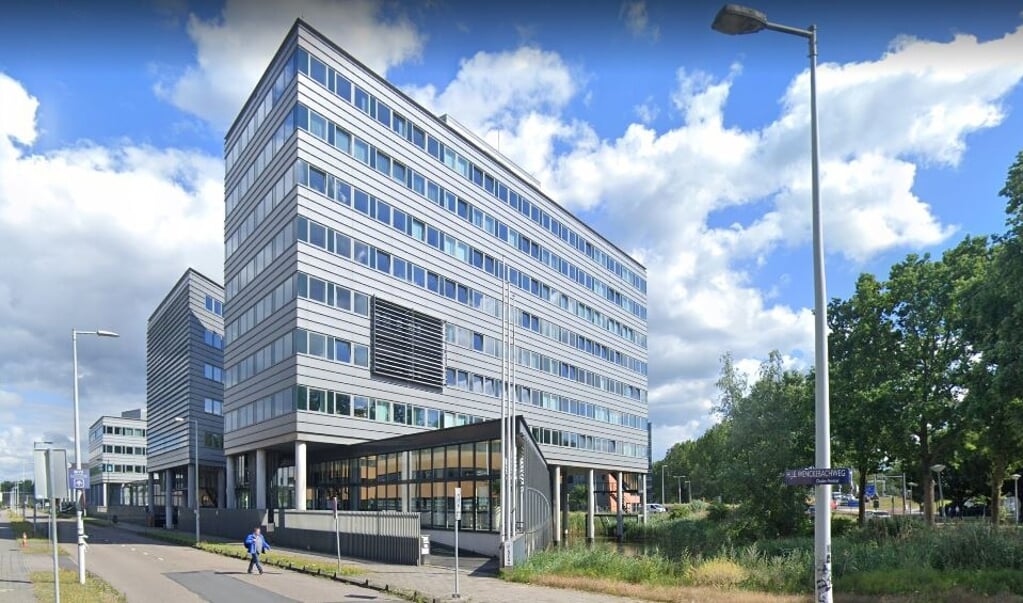 Het voormalige kantorencomplex van de Hogeschool van Amsterdam aan de Wenckebachweg.  