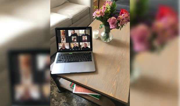 Laptop met zoom call