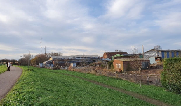 <p>Het terrein waar straks nieuwe woningen worden gebouwd</p>