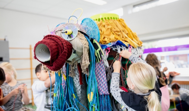 Kinderen maken kunst van afval