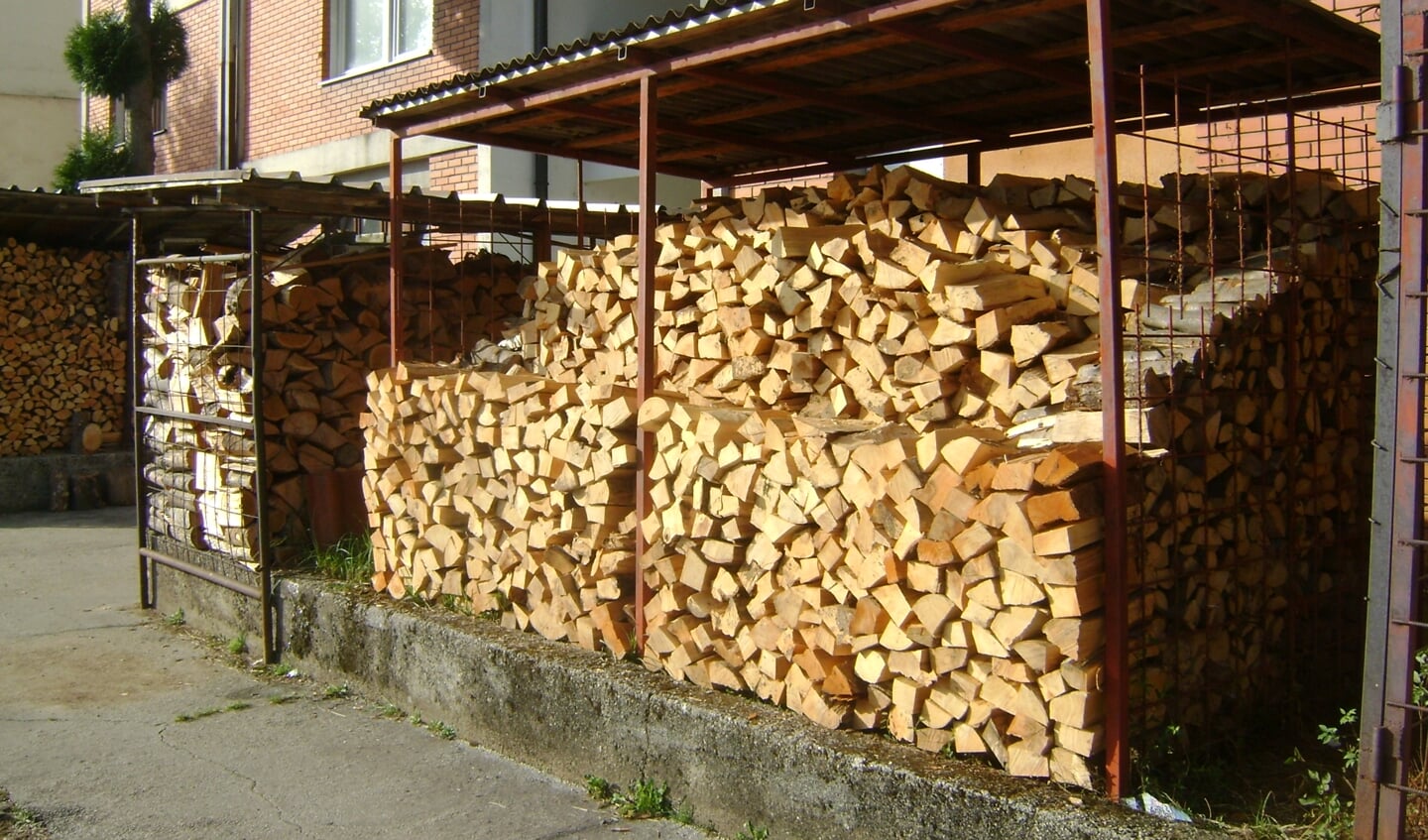 Wintervoorraad hout voor een Flat in Travnik , niet voor de openhaard maar bittere noodzaak
