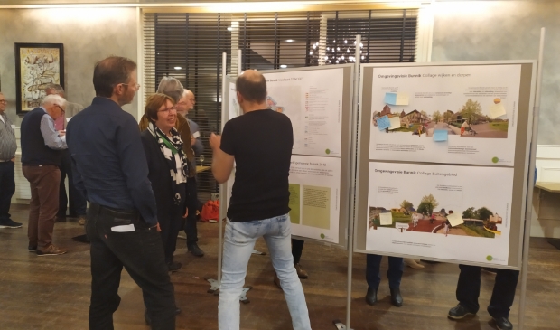 Inwoners praten met Wethouder Ali Dekker over de toekomst van de gemeente Bunnik.