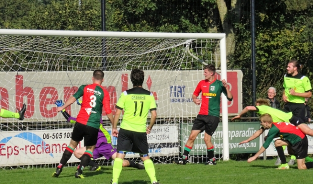 <p>In de Wageningse derby WAVV - GVC was het Glenn Gerritsen (rugnummer 3) die zijn ploeg op een 1-0 voorsprong zette.</p>