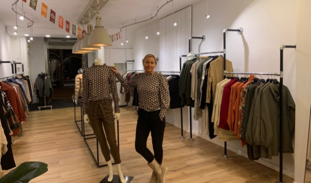 <p>Alice Roode in de winkel.</p>