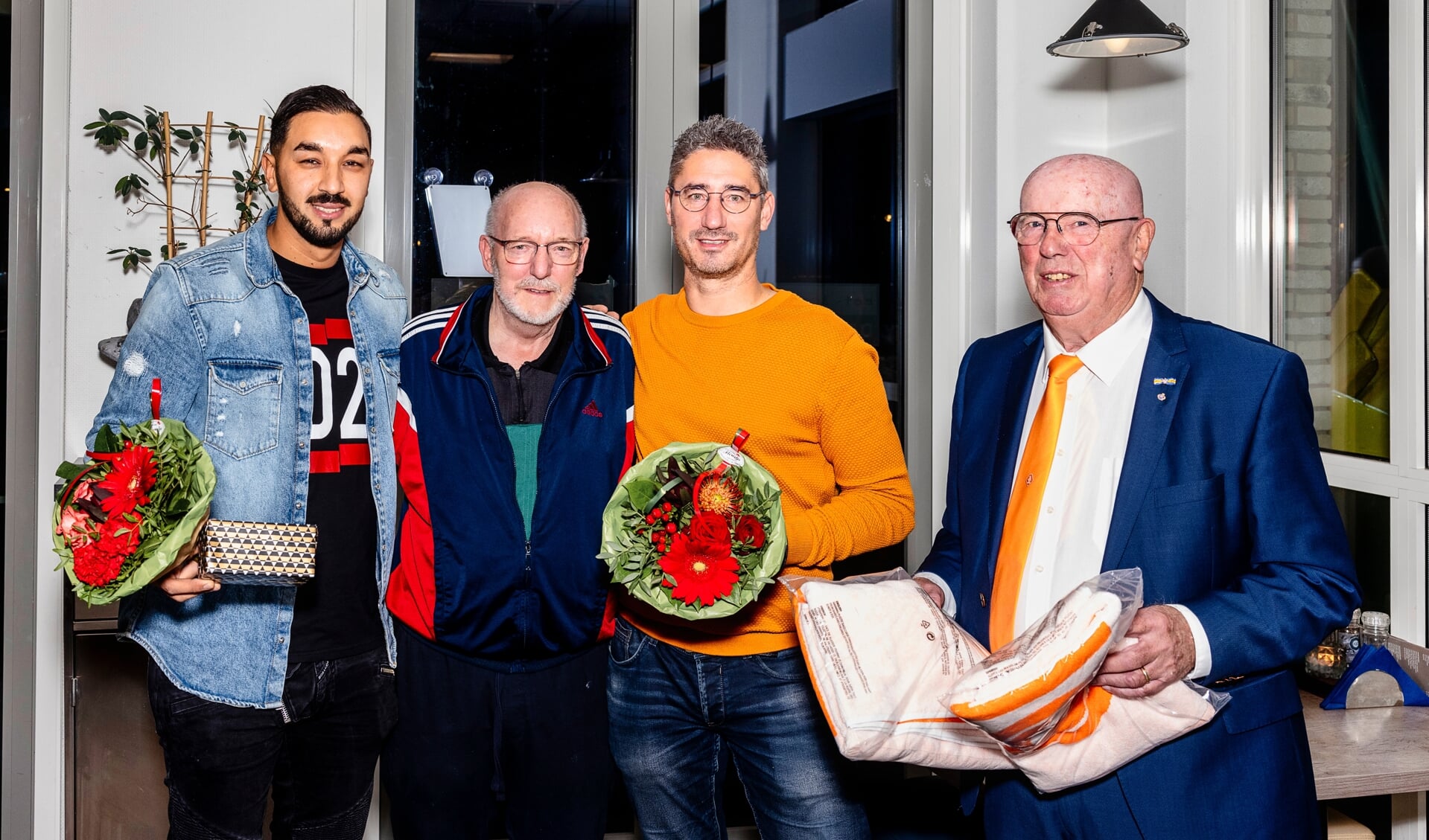 Scheidsrechter Groot en de KNVB hebben vrijdag Samir Asaidi en Paul Verbaarschott bedankt. De twee hebben het leven van Groot gered.